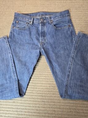 Levis 501 Original Fit Jeans Mens 31x32 Blue Straight Leg Button Fly 00501-0193